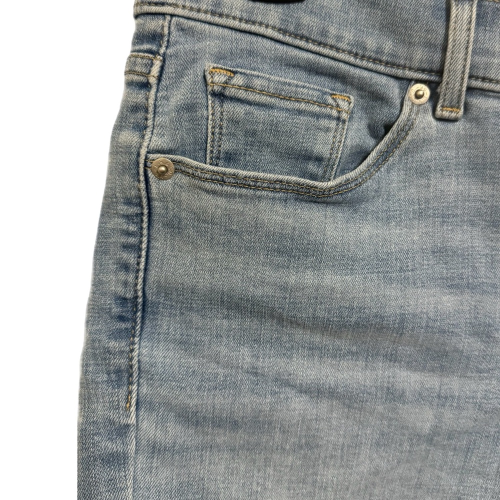 Levi’s Women's Premium Bermuda Shorts Size 27 - Picture 4 of 13